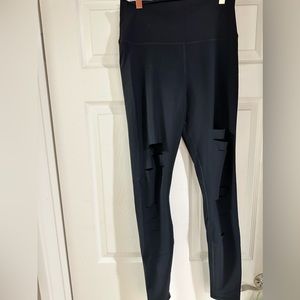 Alo Yoga Women's High Waisted Ripped Warrior Legging - Black